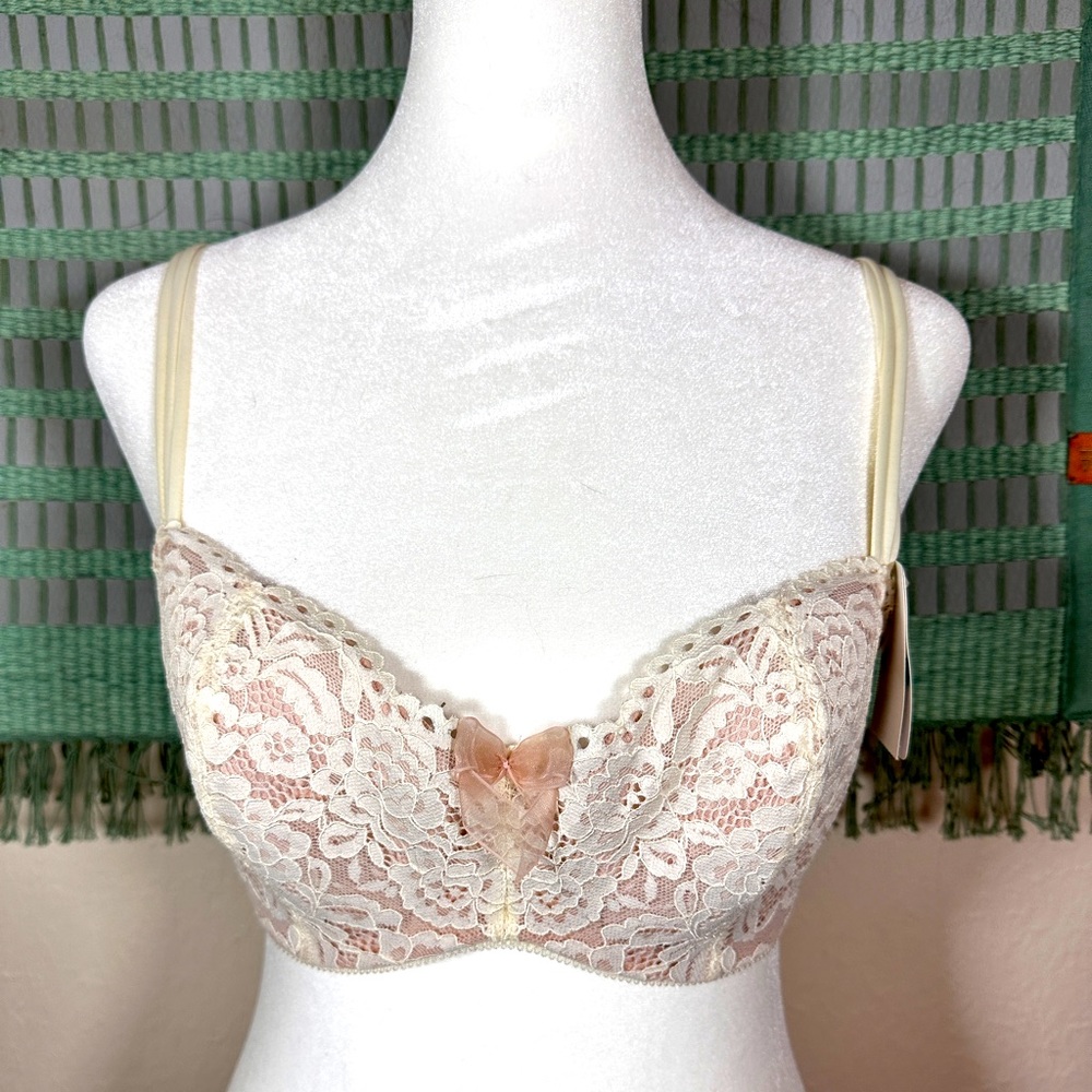 b.tempt’d | NWT All-over cream lace balconnete bra
